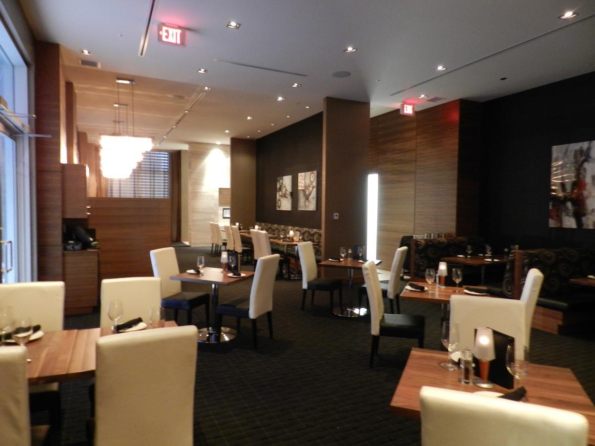 Radisson Hotel & Conference Centre Calgary Airport Exterior photo